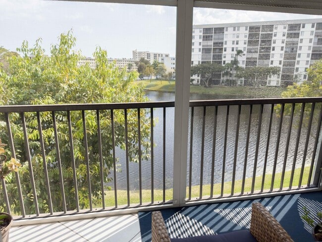 Foto del edificio - 2222 N Cypress Bend Dr