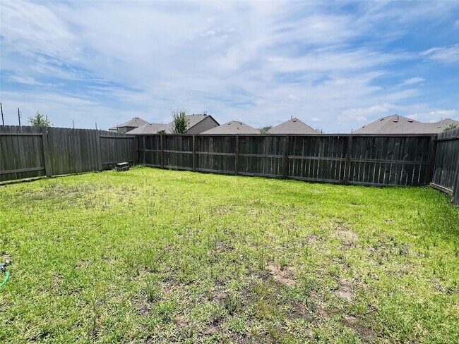 Foto del edificio - 5827 Dry Brush Pl