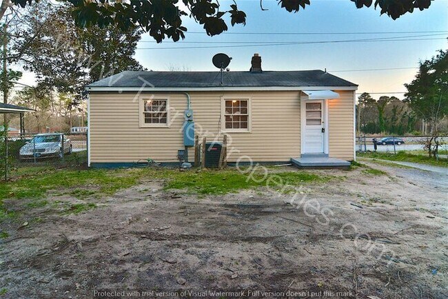 Building Photo - 5911 Farrow Rd, Columbia, SC 29203