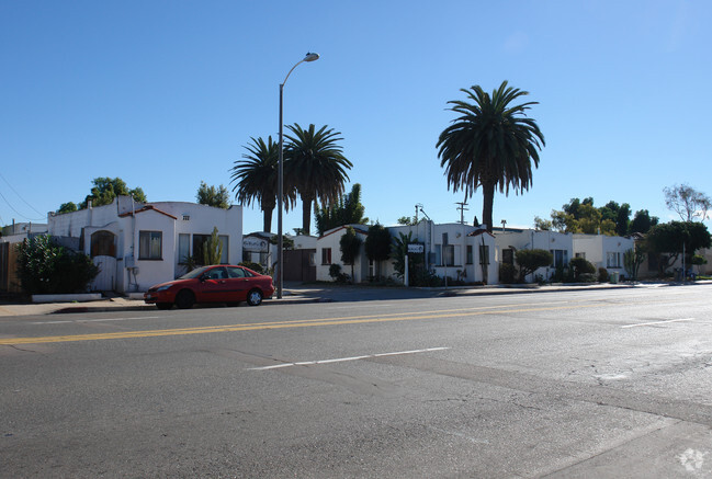 Building Photo - 2643-2701 Highland Ave