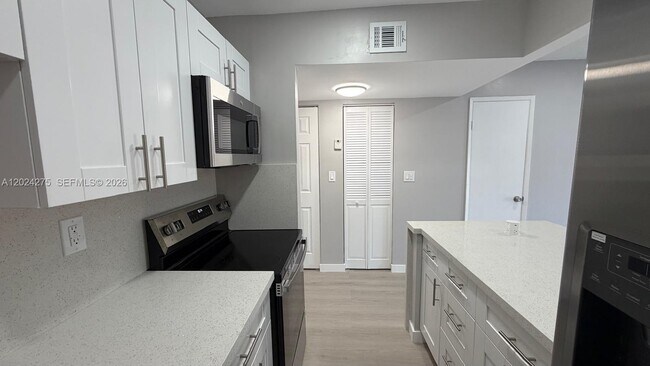 Foto del edificio - 5731 NW 37th St