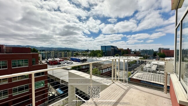 Building Photo - Amazing Morning Sunlight & Views of SF & D...