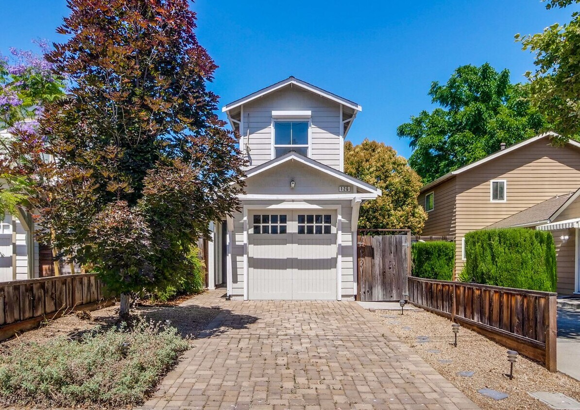 Foto principal - Beautiful 3BR 3BA Home in Mountain View