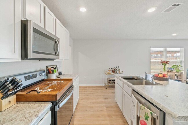 Foto del edificio - 5252 Peach Dr