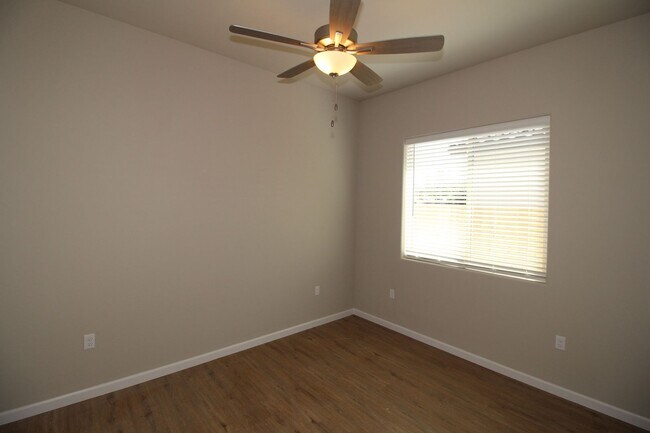 Foto del edificio - BRAND NEW 2BED/2BATH with SOLAR - Clinton/Arthur