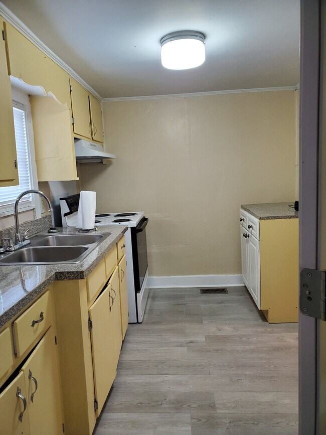 Foto del edificio - 5873 Ames Rd