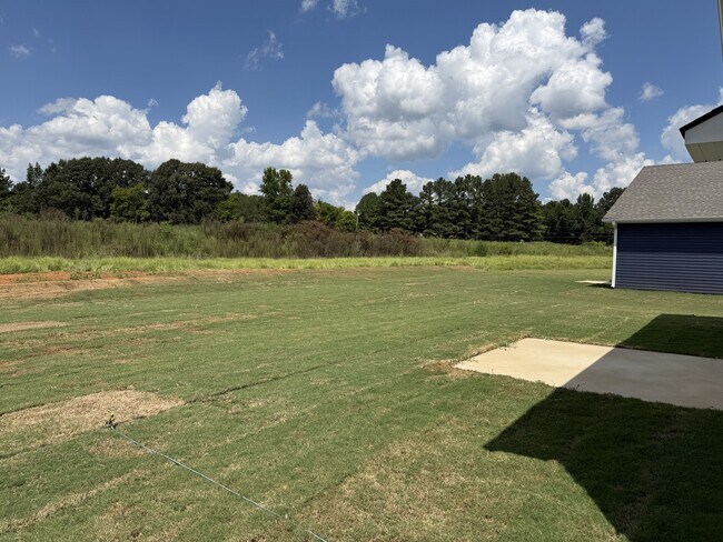 Building Photo - 160 Labrador Ln