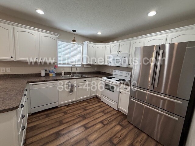 Building Photo - NO DEPOSIT option available for qualified ...