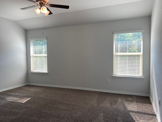 Building Photo - 4 BEDROOM PLUS AN OFFICE, BELTON ISD