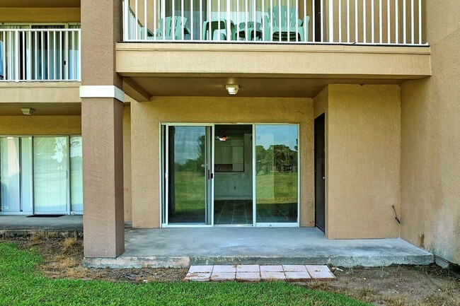Building Photo - Beautifully Updated and Spacious 1 Bedroom...