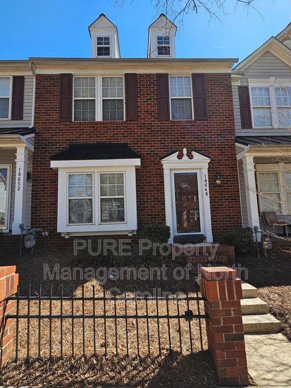 Building Photo - 18648 Oakhurst Blvd