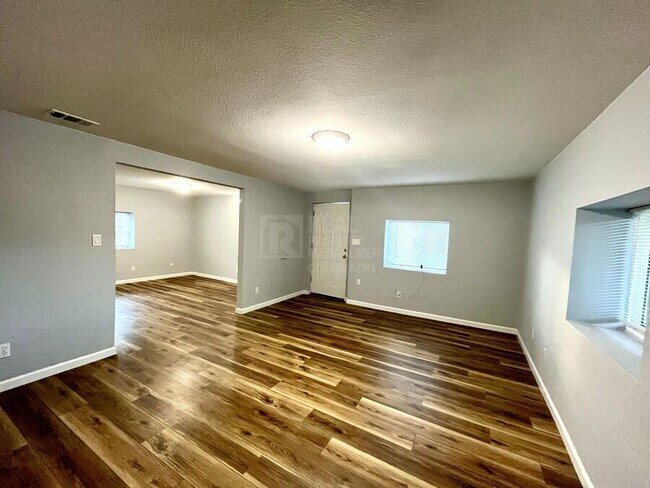 Foto del edificio - 1614 Manitou Blvd