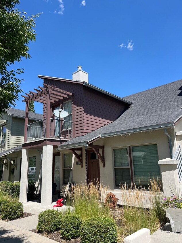 Foto principal - 3 Bedroom/2 Bathroom townhome in South Jordan