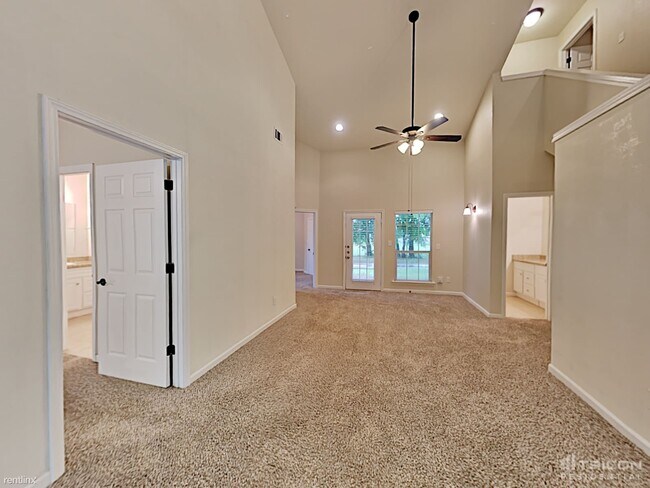 Building Photo - 132 Pecan Grove