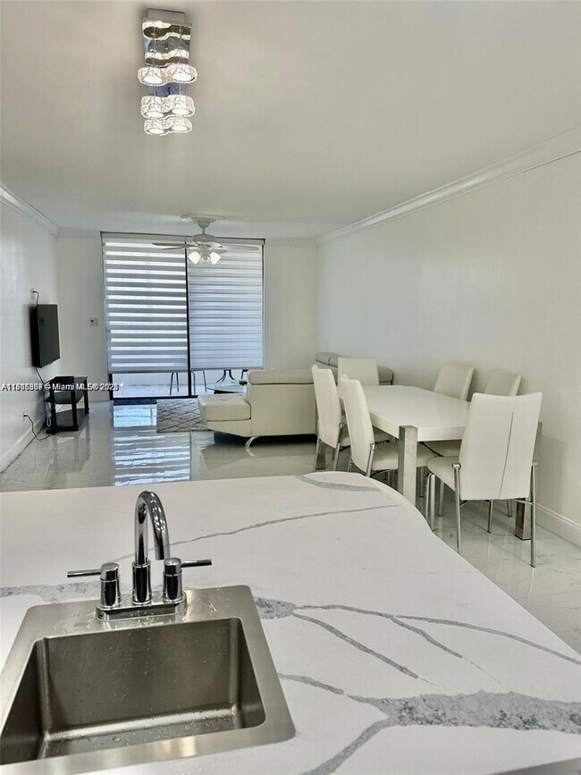 Foto del edificio - 600 Three Islands Boulevard