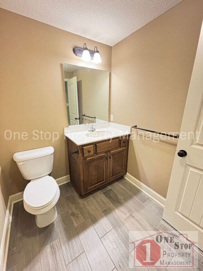 Building Photo - Beautiful 3-Bedroom Duplex in Platte City ...