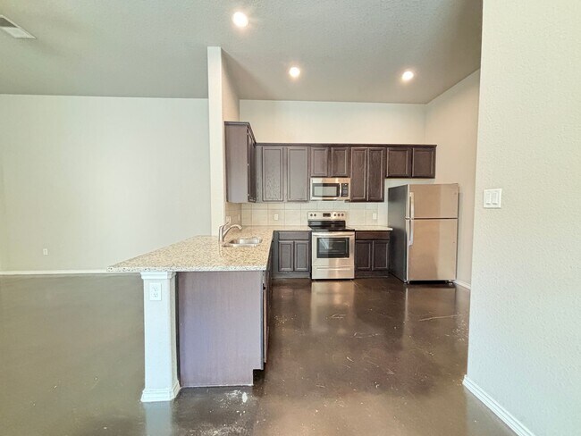 Foto del edificio - Luxury Duplex in Seguin with 3-bed, 2-bath...