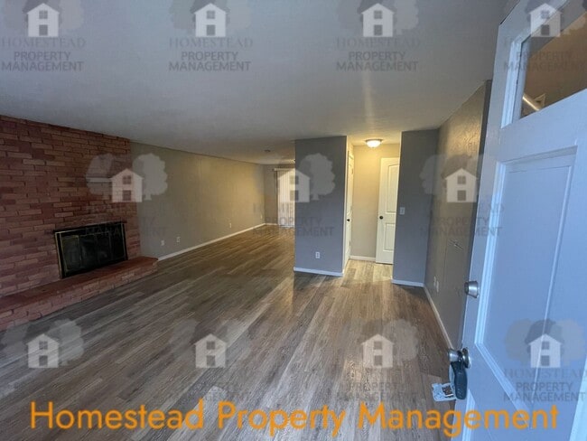 Building Photo - 661