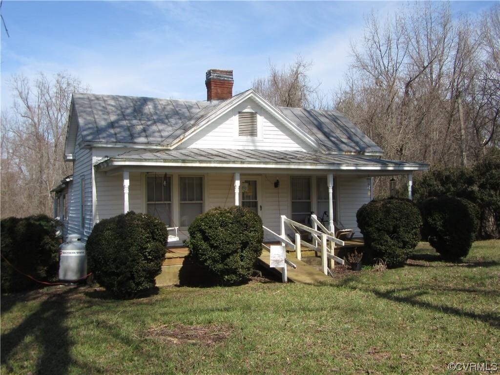 Primary Photo - 17200 Amelia Ave