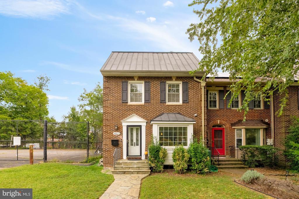 Foto principal - 4017 16th St NW