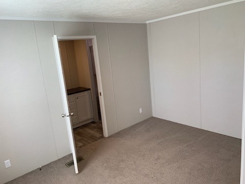 Foto del edificio - 160 Forrest Ave