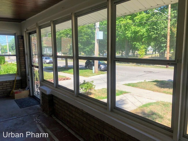 Building Photo - 5 br, 2 bath House - 1216 Alexander SE