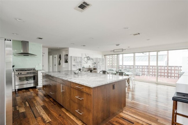 Building Photo - 2801 Cedarview Dr