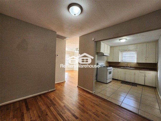 Building Photo - 7937 Oak Knoll Ln