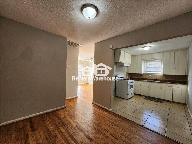 Foto del edificio - 7937 Oak Knoll Ln