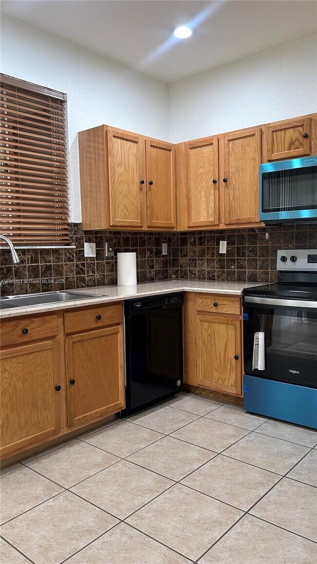 Foto del edificio - 21207 NW 14th Pl