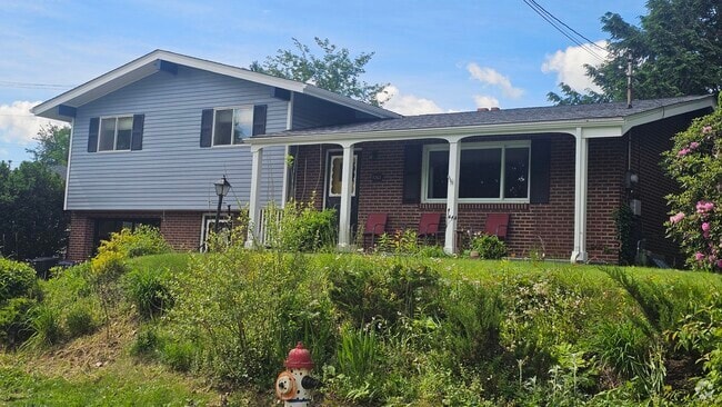 Building Photo - 1262 Onondago St