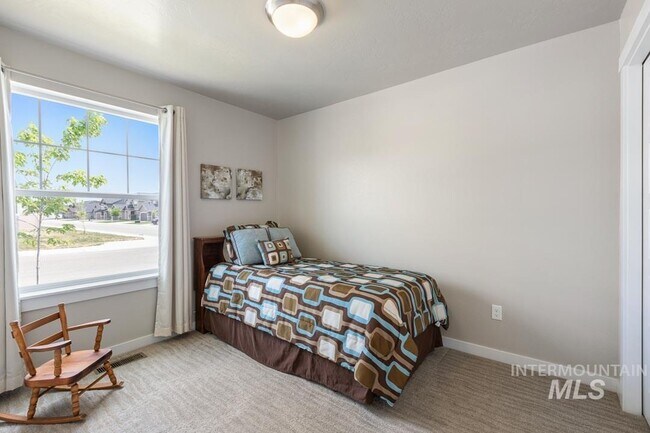 Foto del edificio - 6033 N Silver Spruce Ave