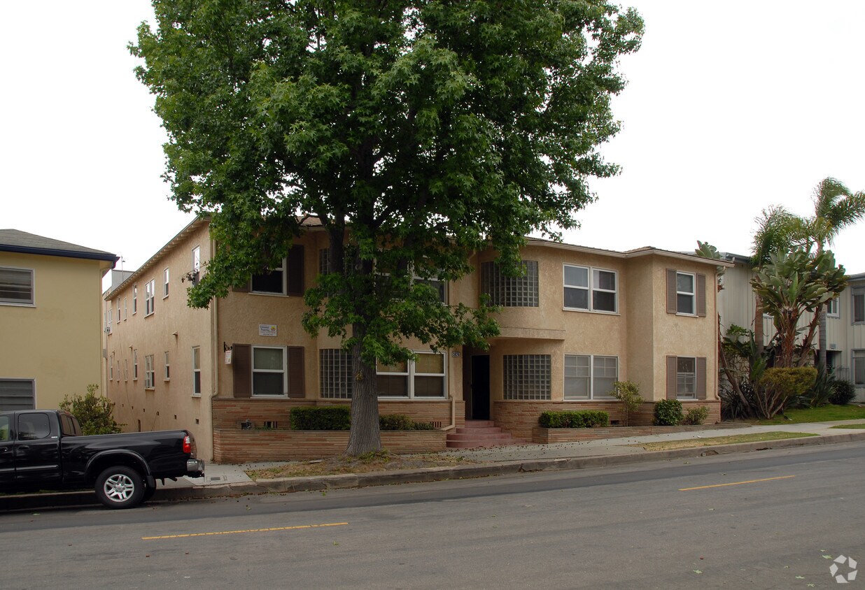 Building Photo - 3826 E 1st St