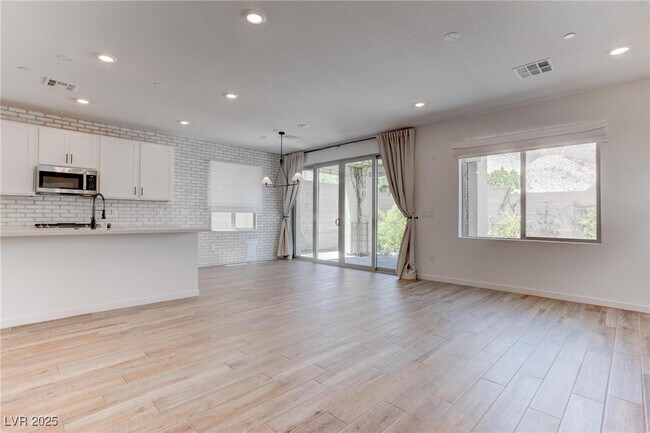 Foto del edificio - 11652 Desert Hollow Avenue