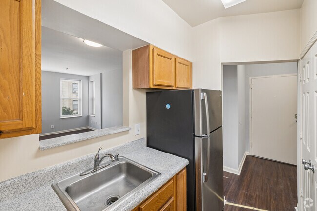 2 habitaciones, 1 baño - 750 pies cuadrados - Cocina - Walbraff Apartments