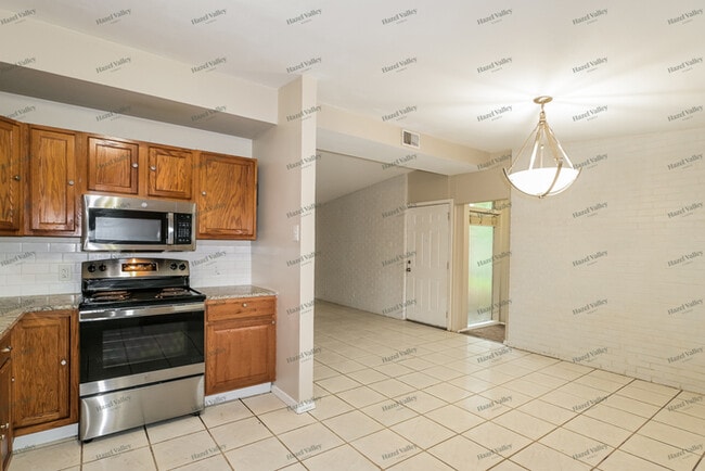 Building Photo - 8318 Sagewood Ln