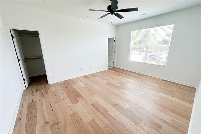 Building Photo - 1320 Van Buren Ave