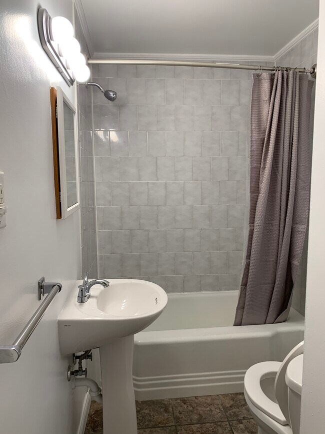 Foto del edificio - 118 N Thayer St