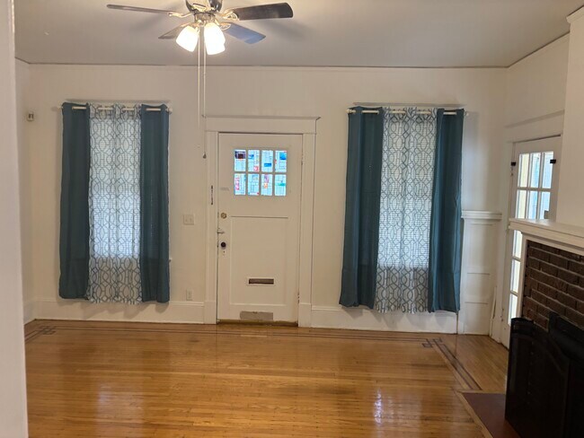 Foto del edificio - 2210 Dellwood Ave