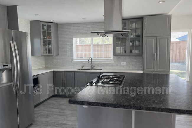 Foto del edificio - 1761 Klamath River Dr