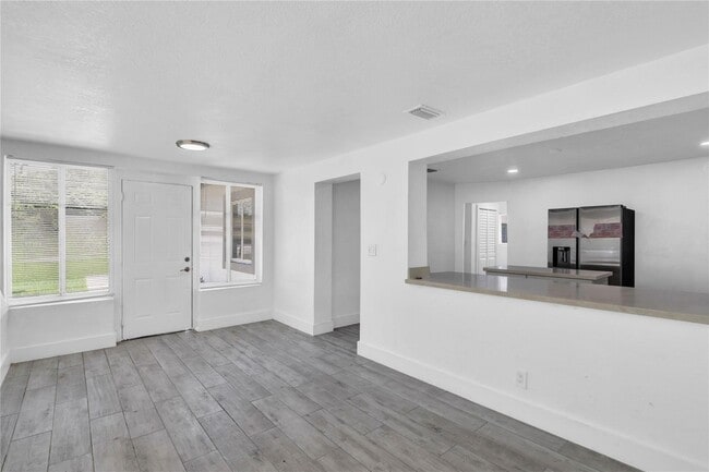 Foto del edificio - 16200 NE 3rd Ave