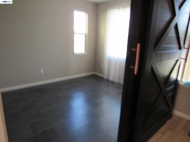 Foto del edificio - 607 Guild Rd