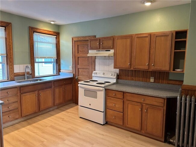 Building Photo - 48 Moorland Ave