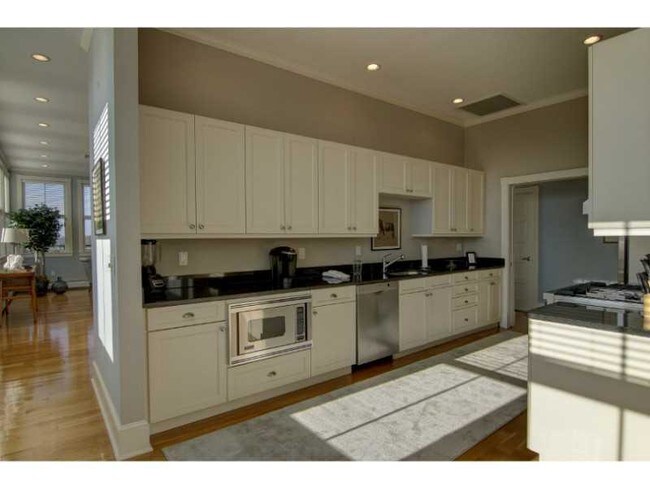 Building Photo - Waterview Penthouse