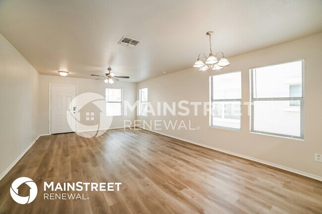 Building Photo - 2420 W Roeser Rd