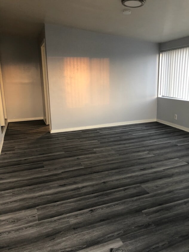 Living Room, New paint, new Vinyl flooring throughout, New blinds - 1527 Garnet Ave