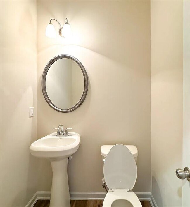 Foto del edificio - 4546 Bishops Ln