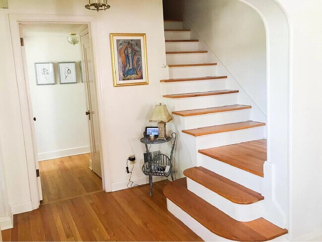 Building Photo - 667 N 59th St