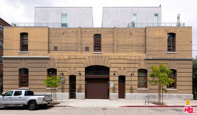 Building Photo - 940 E 2nd St