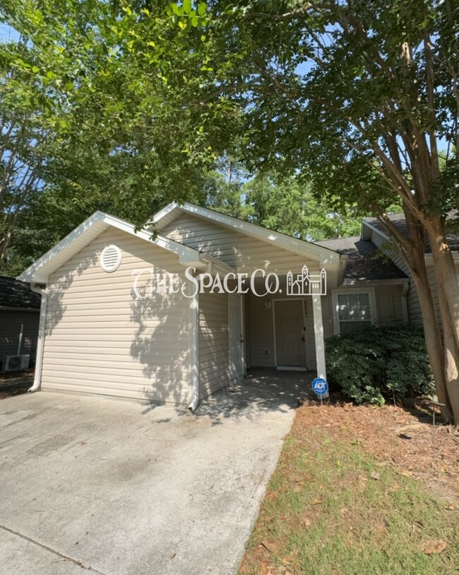 Foto del edificio - "Charming 2-Bedroom Retreat with 2 Full Baths on Vermont Road!"